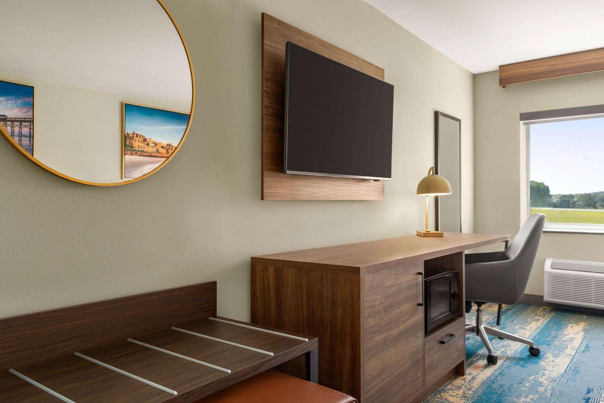La Quinta Inn By Wyndham Columbia Ne Fort Jackson 외부 사진