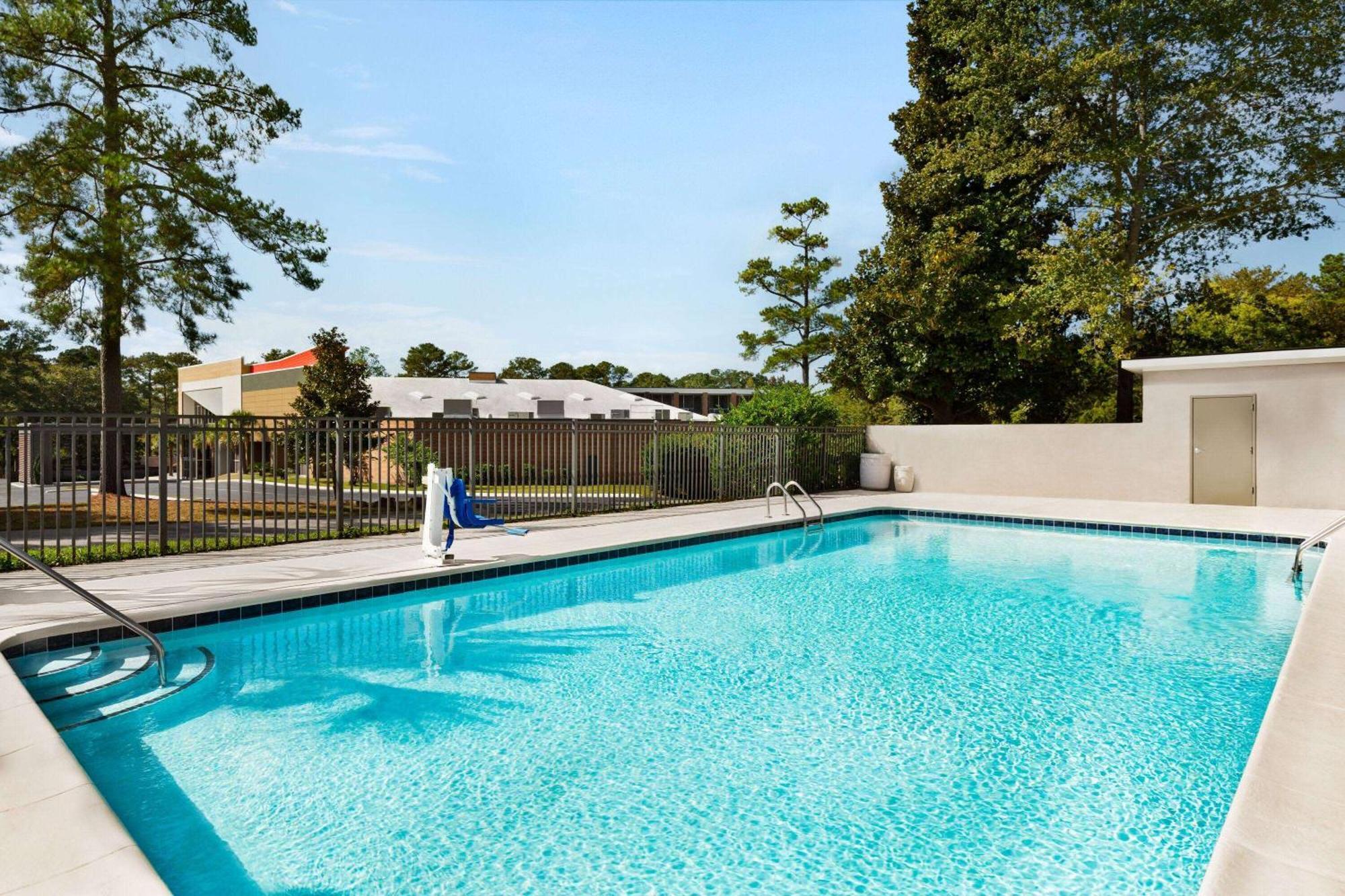 La Quinta Inn By Wyndham Columbia Ne Fort Jackson 외부 사진